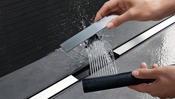 Rigola de duș Geberit CleanLine cu inserție de tip pieptene integrată Rigola de duș Geberit CleanLine cu inserție de tip pieptene integrată