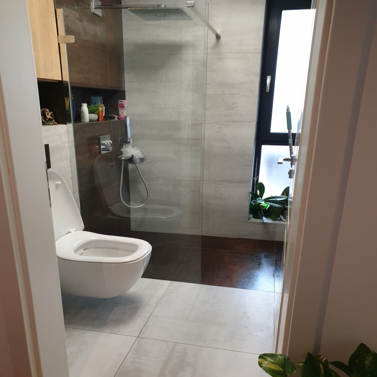 Lavoarul Selnova Compact permite deschiderea ușii de la baie (© Geberit) Lavoarul Selnova Compact permite deschiderea ușii de la baie (© Geberit)