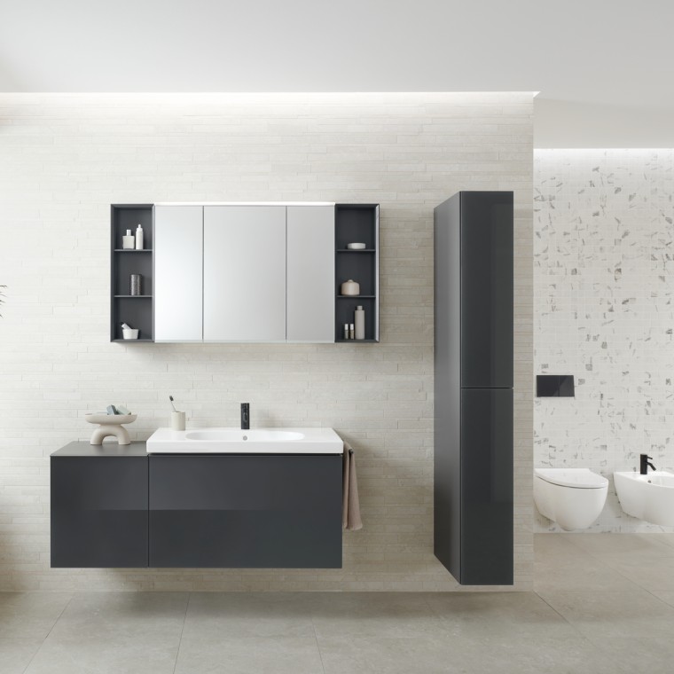 Baie Geberit Acanto cu lavoar, mobilier de baie, WC și cadă de baie Baie Geberit Acanto cu lavoar, mobilier de baie, WC și cadă de baie