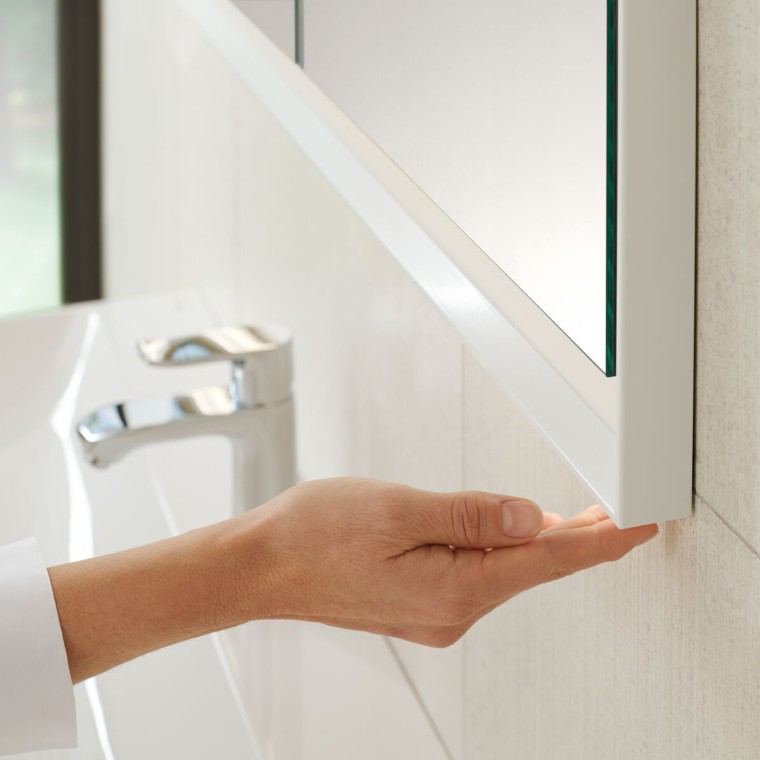 Dulap cu oglindă Geberit ONE cu ComfortLight Dulap cu oglindă Geberit ONE cu ComfortLight