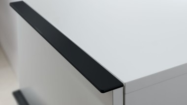 Geberit iCon - mobilier mic alb cu mânere negre Geberit iCon - mobilier mic alb cu mânere negre
