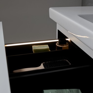Geberit iCon dulap de lavoar cu bandă luminoasă integrată Geberit iCon dulap de lavoar cu bandă luminoasă integrată