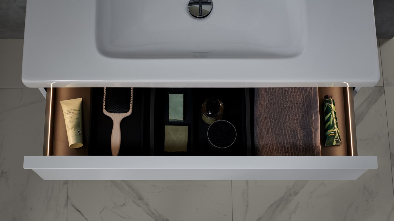 Geberit iCon - sertar deschis cu benzi luminoase Geberit iCon - sertar deschis cu benzi luminoase