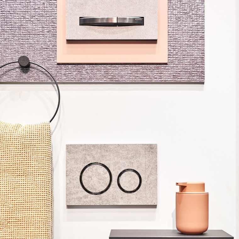 Un amestec de materiale în baie asigură mai mult confort