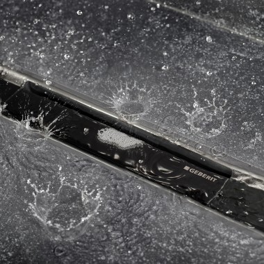 Rigolă de duș Geberit CleanLine80 în culoare crom negru (© Geberit)