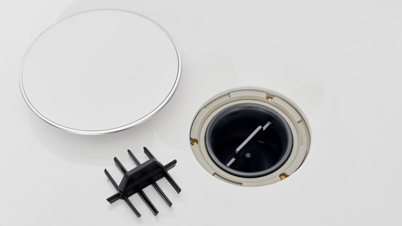 Capacul cu ventil de scurgere şi inserţia tip pieptene