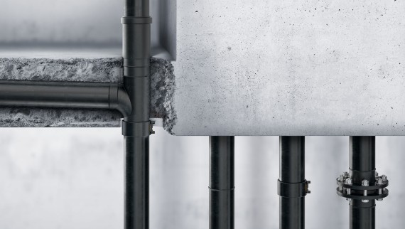 Țevile și fitingurile Geberit HDPE sunt sudate și pot fi instalate și în beton. Țevile și fitingurile Geberit HDPE sunt sudate și pot fi instalate și în beton.
