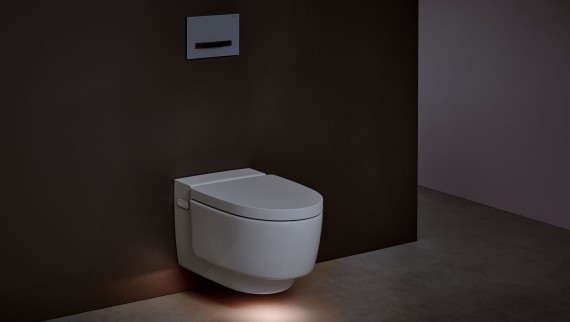 Geberit AquaClean Mera cu lumină de orientare Geberit AquaClean Mera cu lumină de orientare