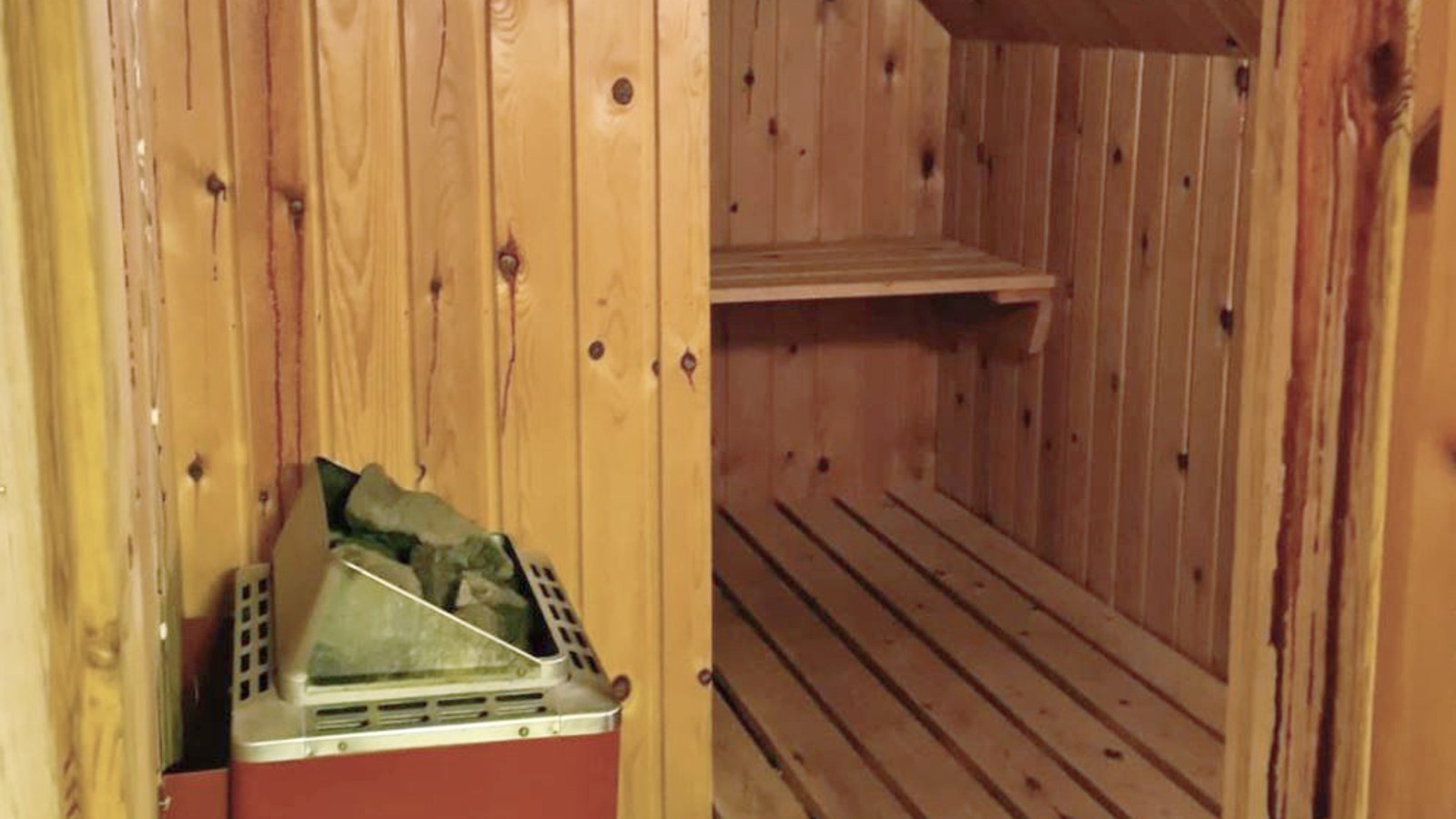 O saună cu un acoperiș înclinat (© @triner2 și @strandparken3) O saună cu un acoperiș înclinat (© @triner2 și @strandparken3)