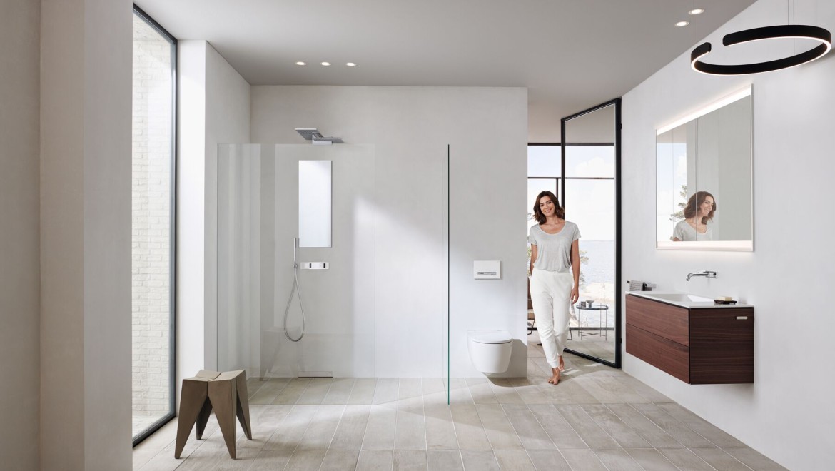 Baie Geberit ONE cu mobilier de baie și ceramică albă (© Geberit) Baie Geberit ONE cu mobilier de baie și ceramică albă (© Geberit)