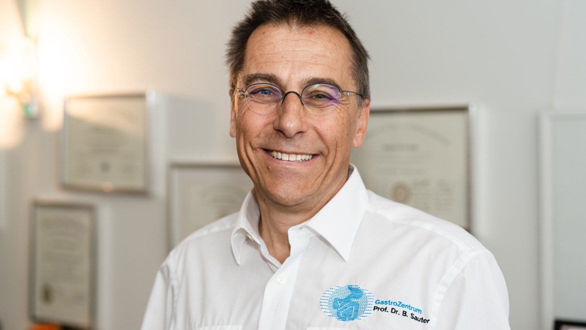 Portretul Prof. Dr. Bernhard Sauter, specialist în medicină internă și gastroenterologie (© Julia Dunlop)