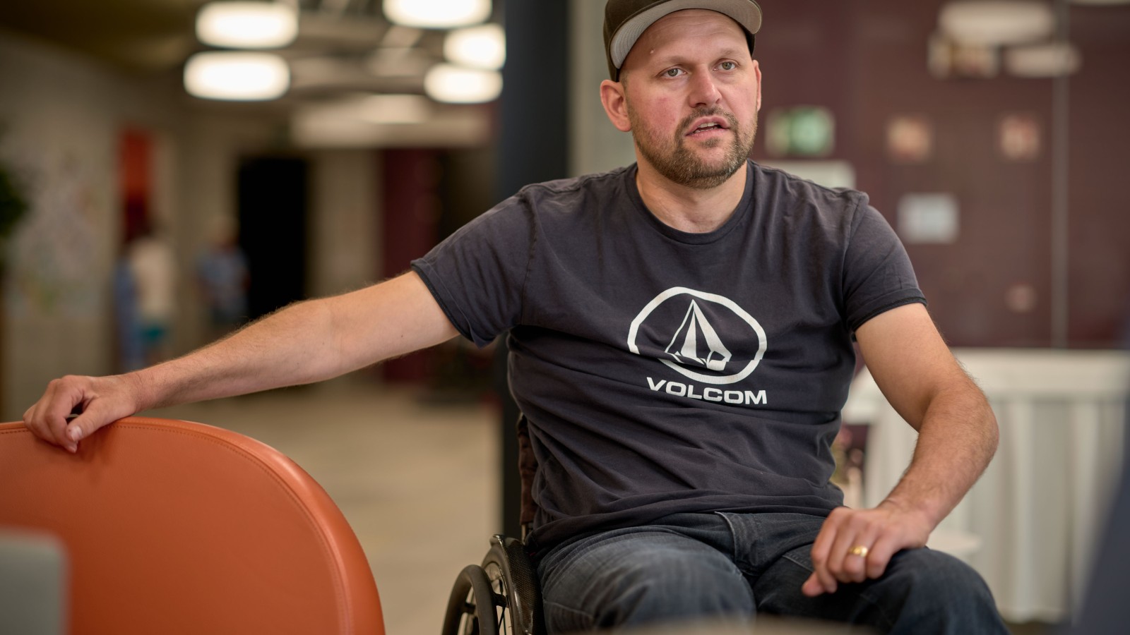 De vorbă cu Peter Roos la Centrul elvețian pentru paraplegici din Nottwil (© Ben Huggler)