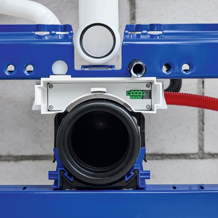 Cutia Geberit Power & Connect în timpul instalării