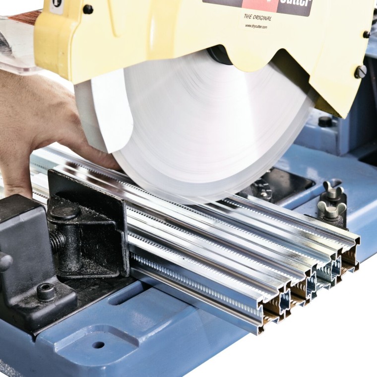 Tăierea simplă a profilelor Geberit GIS