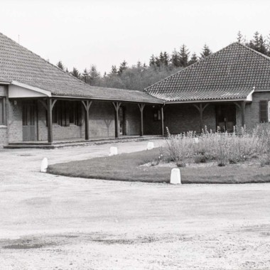 O tabără de refugiați devine un loc de întâlnire și de rememorare (© Blåvandshuk Local History Archive) O tabără de refugiați devine un loc de întâlnire și de rememorare (© Blåvandshuk Local History Archive)