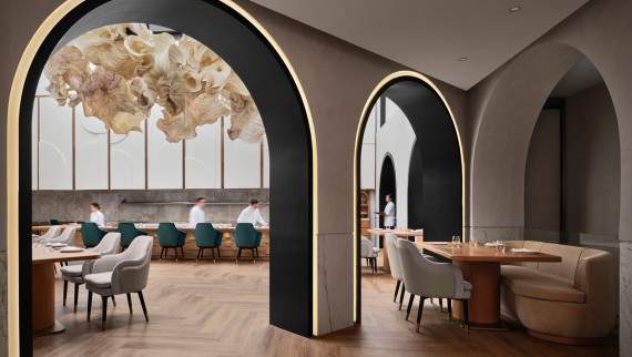 Restaurantul gourmet Born din Singapore este o capodoperă de design, atât la interior, cât și la exterior (© Owen Raggett) Restaurantul gourmet Born din Singapore este o capodoperă de design, atât la interior, cât și la exterior (© Owen Raggett)