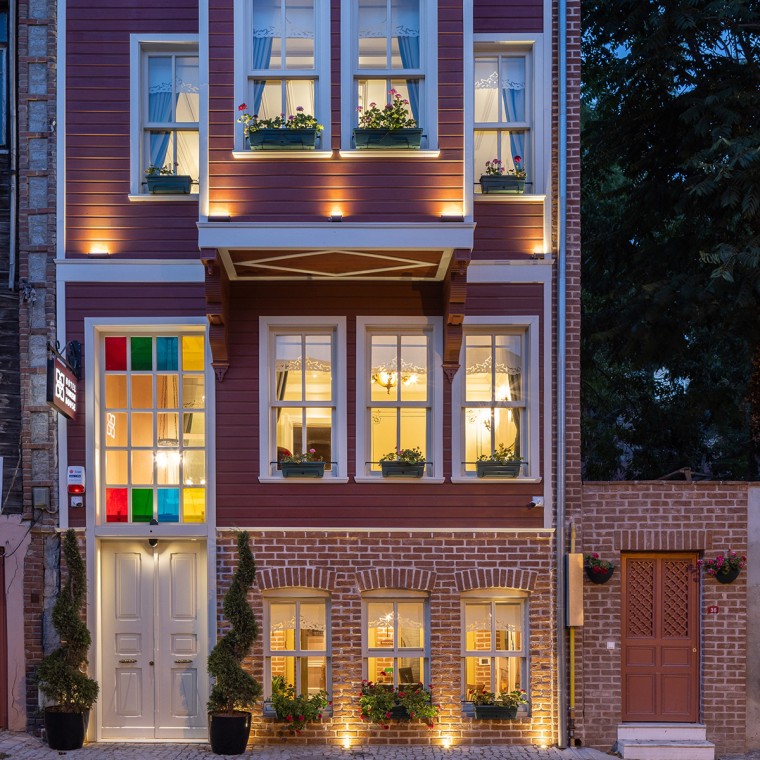 Casa este construită în construcție tradițională din lemn. Materialele locale, tradiționale au fost folosite atât la exterior, cât și la interior. (© Hotel Turkish House) Casa este construită în construcție tradițională din lemn. Materialele locale, tradiționale au fost folosite atât la exterior, cât și la interior. (© Hotel Turkish House)