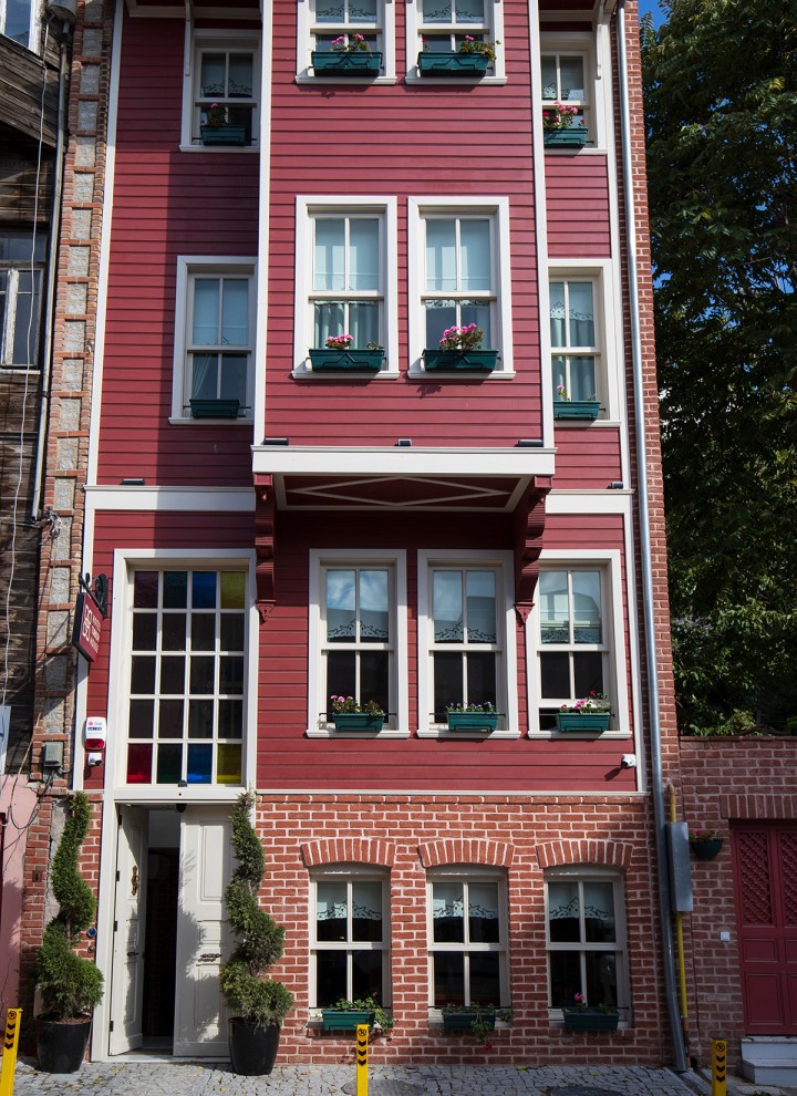 Înainte și după: clădirea după transformarea din 2022 (© Haydar Erçin) Înainte și după: clădirea după transformarea din 2022 (© Haydar Erçin)