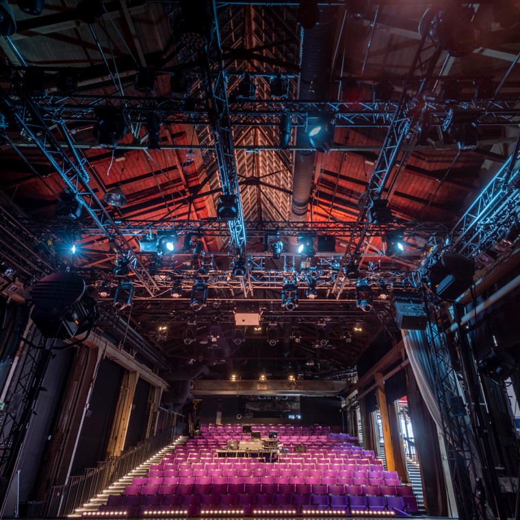 Teatrul Național Finlandez este unul dintre primii chiriași (© Kansallis Teatteri) Teatrul Național Finlandez este unul dintre primii chiriași (© Kansallis Teatteri)