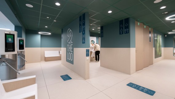 Design tipic al unui grup sanitar cu 2 toalete Design tipic al unui grup sanitar cu 2 toalete