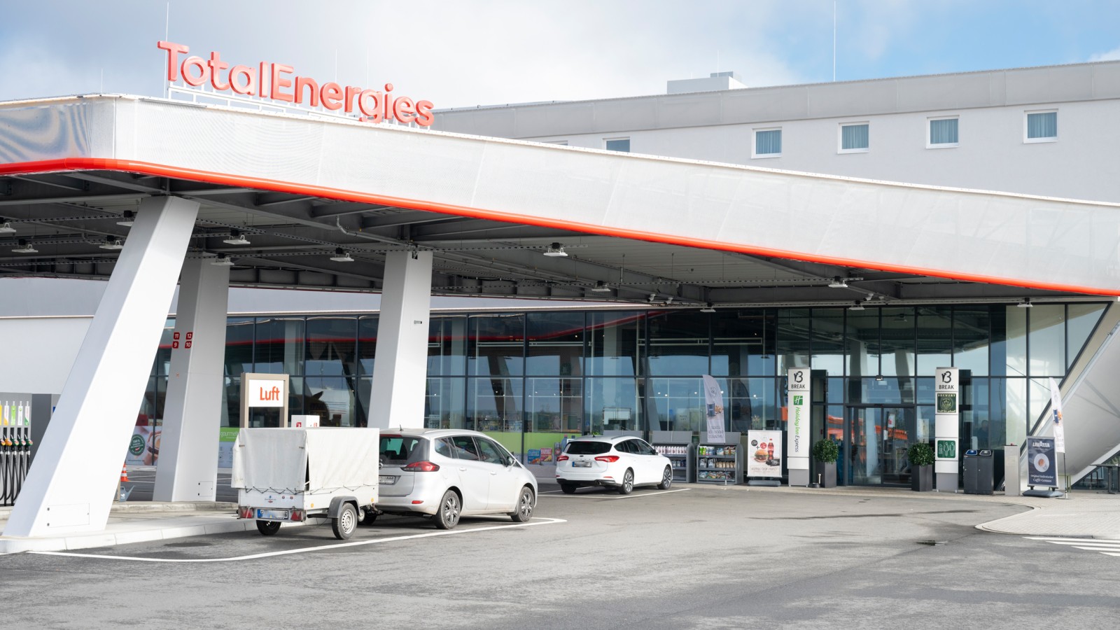 Noua parcare Evendorf și-a deschis porțile în 2023 - și este dotată cu o toaletă publică de la 2theloo (© Meike Goebel) Noua parcare Evendorf și-a deschis porțile în 2023 - și este dotată cu o toaletă publică de la 2theloo (© Meike Goebel)