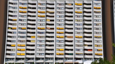 Apartamentele sunt suprapuse unele lângă altele (© lucazzitto - stock.adobe.com) Apartamentele sunt suprapuse unele lângă altele (© lucazzitto - stock.adobe.com)