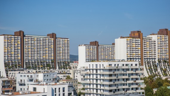În complexul de locuințe sociale Alt-Erlaa există peste 3 200 de apartamente. (© Agata Kadar – stock.adobe.com) În complexul de locuințe sociale Alt-Erlaa există peste 3 200 de apartamente. (© Agata Kadar – stock.adobe.com)