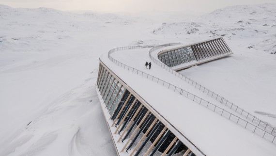 Acoperișul Centrului Ice Fjord este, de asemenea, o terasă. (© Adam Mørk) Acoperișul Centrului Ice Fjord este, de asemenea, o terasă. (© Adam Mørk)