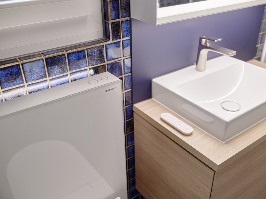 Versiunea Monolith Plus oferă funcții suplimentare, precum iluminare cu LED și extracție a mirosurilor (© Ben Huggler)