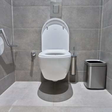 Multe produse Geberit sunt instalate în băi, cum ar fi wc-urile iCon. (© Oğuzhan Kasar) Multe produse Geberit sunt instalate în băi, cum ar fi wc-urile iCon. (© Oğuzhan Kasar)