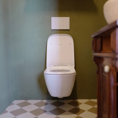 Toaletă elegantă pentru oaspeți, cu WC Renova Plan și clapetă de acționare Sigma70. (© Anna W.) Toaletă elegantă pentru oaspeți, cu WC Renova Plan și clapetă de acționare Sigma70. (© Anna W.)