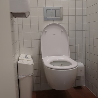 Multe produse Geberit sunt instalate în toaletele publice. (© Geberit) Multe produse Geberit sunt instalate în toaletele publice. (© Geberit)