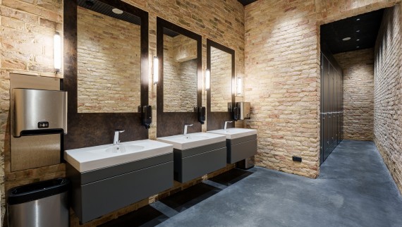 Lavoarele din linia Geberit Preciosa oferă toaletelor o eleganță stilată (© Jānis Salmanis) Lavoarele din linia Geberit Preciosa oferă toaletelor o eleganță stilată (© Jānis Salmanis)
