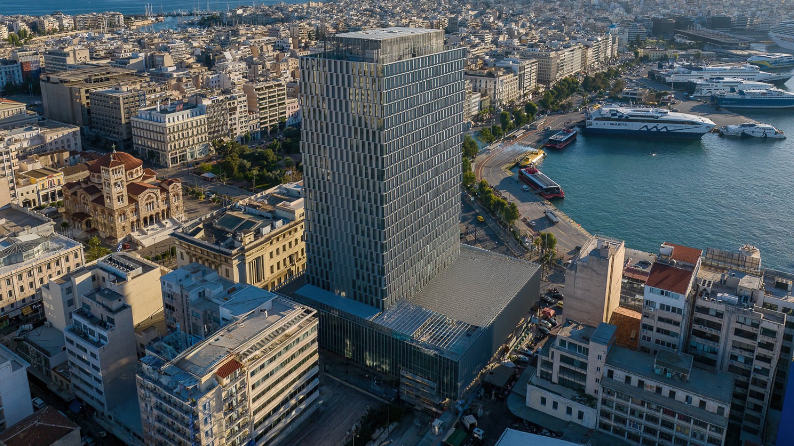 O nouă față pentru vechiul gigant (© George Fakaros) O nouă față pentru vechiul gigant (© George Fakaros)