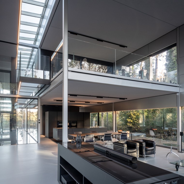 Clădirea este aproape în întregime demontabilă și reutilizabilă. (© Lucas van der Wee)