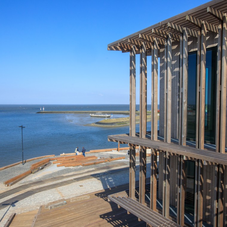 Arhitectul danez de renume Dorte Mandrup a proiectat noua clădire astfel încât să reziste condițiilor climatice severe (© Tjeerd Visser) Arhitectul danez de renume Dorte Mandrup a proiectat noua clădire astfel încât să reziste condițiilor climatice severe (© Tjeerd Visser)