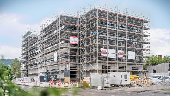 Centrul logistic AMF din Fellbach, Germania, în timpul construcției Centrul logistic AMF din Fellbach, Germania, în timpul construcției