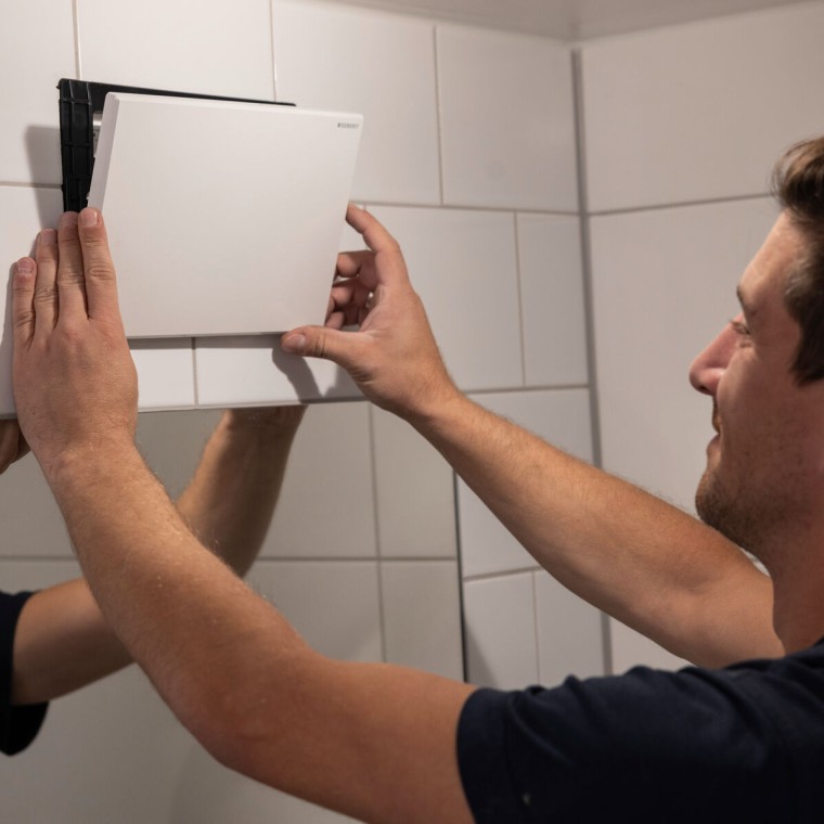 Geberit clapetă de acționare pentru unități de spălare pentru igiena apei în alb alpin Geberit clapetă de acționare pentru unități de spălare pentru igiena apei în alb alpin