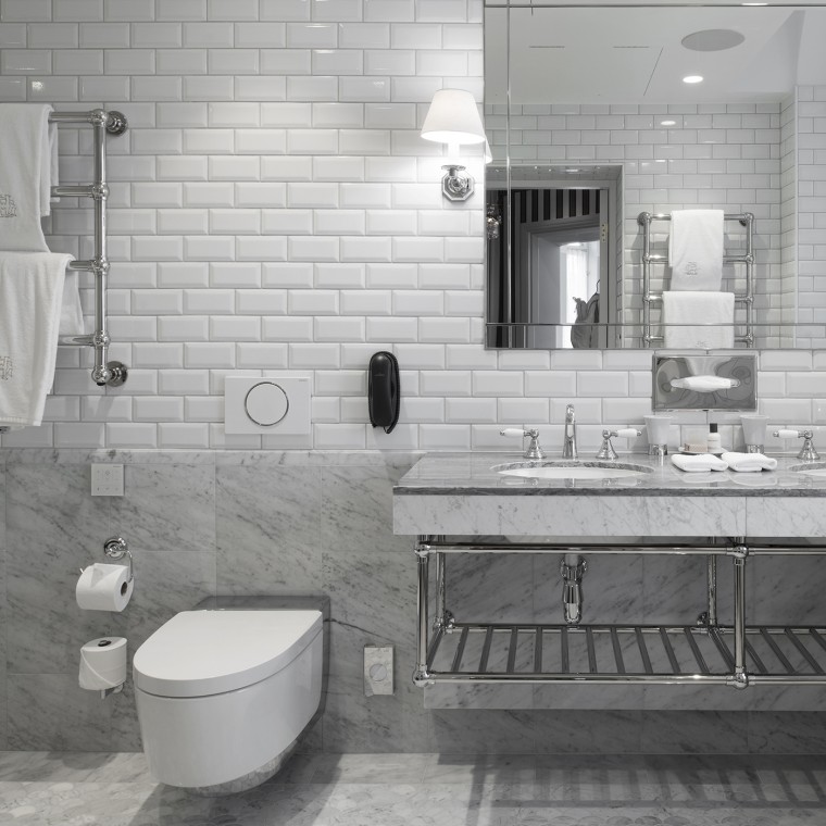 Baie cu vas wc cu funcție de bideu Geberit AquaClean Mera (© Andy Liffner) Baie cu vas wc cu funcție de bideu Geberit AquaClean Mera (© Andy Liffner)
