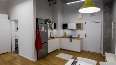 LivinnX oferă unități rezidențiale pentru persoane fizice, dar și apartamente comune pentru până la patru persoane. (© Jaroslaw Kakal/Geberit)
