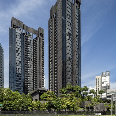 Clădirile înalte de pe amplasamentul Martin Modern combină două resurse valoroase în metropola dens populată din Singapore: spațiul și natura.(© Darren Soh)