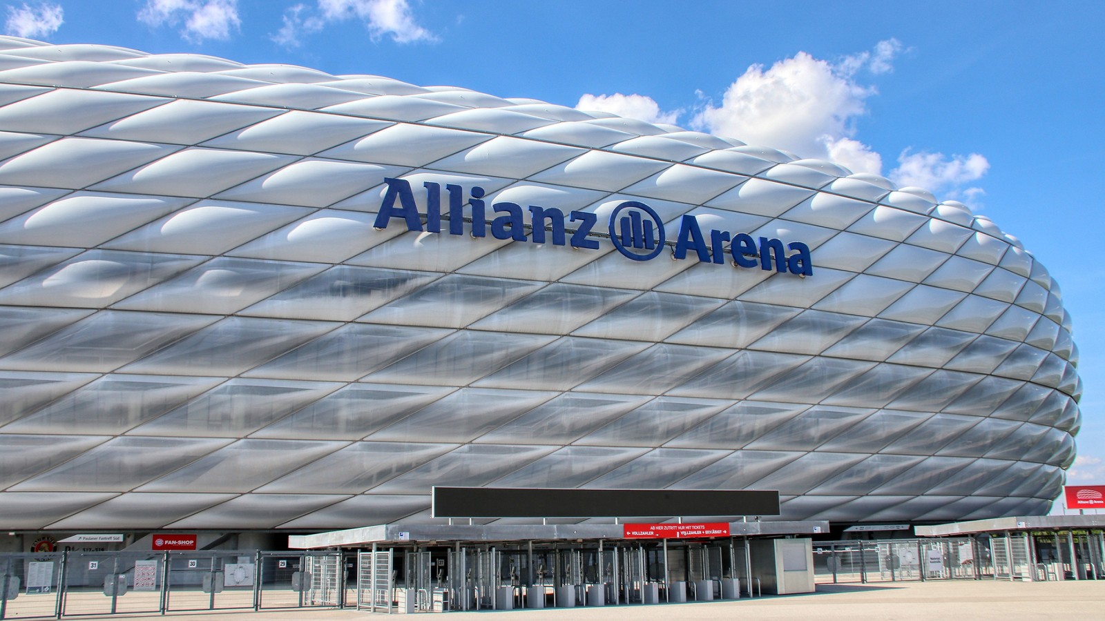 Allianz Arena, München, Germania (© Pixabay) Allianz Arena, München, Germania (© Pixabay)