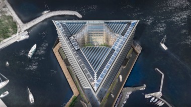 Construcția triunghiulară a acoperișului, inclusiv cupola de sticlă, trebuie să reziste la vânt și la intemperii, în ciuda poziției sale expuse.((©Foster&Partners)) Construcția triunghiulară a acoperișului, inclusiv cupola de sticlă, trebuie să reziste la vânt și la intemperii, în ciuda poziției sale expuse.((©Foster&Partners))