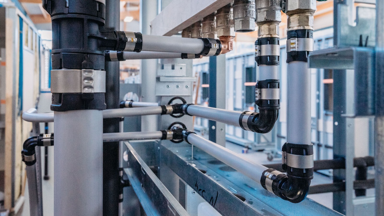 Indicatorul de presare cade în timpul presării, astfel încât conexiunile presate sunt vizibile în mod clar Indicatorul de presare cade în timpul presării, astfel încât conexiunile presate sunt vizibile în mod clar