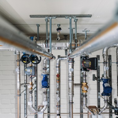 Sistemul Geberit Mapress Therm oferă protecţie fiabilă împotriva coroziunii externe, în cazul circuitelor de răcire sau de refrigerare închise, unde există posibilitatea formării condensului.