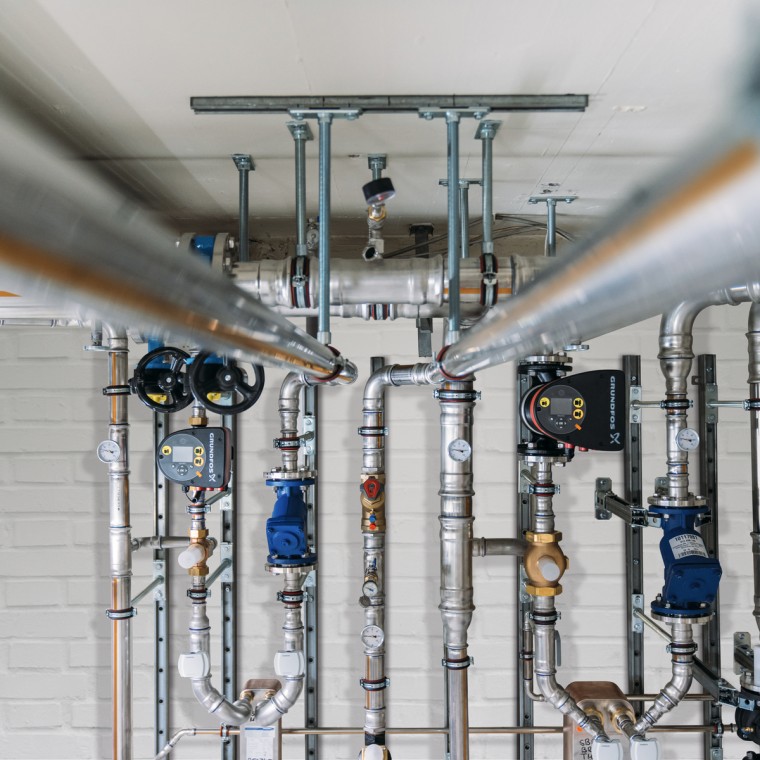 Sistemul Geberit Mapress Therm oferă protecţie fiabilă împotriva coroziunii externe, în cazul circuitelor de răcire sau de refrigerare închise, unde există posibilitatea formării condensului. Sistemul Geberit Mapress Therm oferă protecţie fiabilă împotriva coroziunii externe, în cazul circuitelor de răcire sau de refrigerare închise, unde există posibilitatea formării condensului.