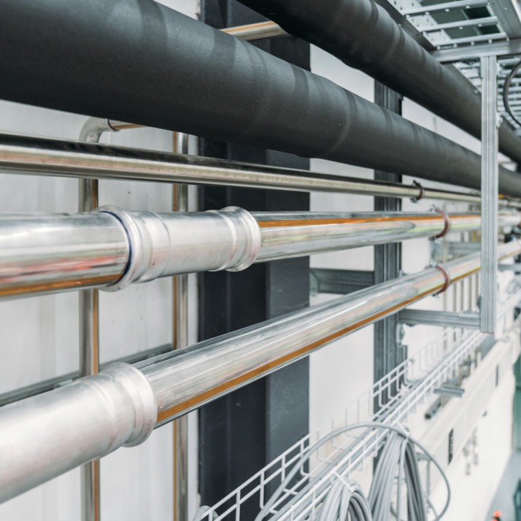 În multe aplicaţii industriale, precum activităţile care implică utilizarea de aer comprimat, de gaze inerte şi de presiune negativă. În multe aplicaţii industriale, precum activităţile care implică utilizarea de aer comprimat, de gaze inerte şi de presiune negativă.