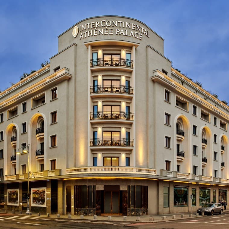Fațadă InterContinental Athénée Palace (@InterContinental Athénée Palace) Fațadă InterContinental Athénée Palace (@InterContinental Athénée Palace)