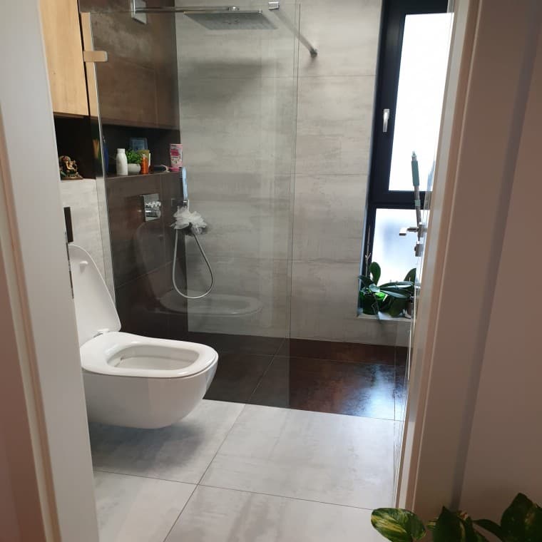 Lavoarul Selnova Compact permite deschiderea ușii de la baie (© Geberit) Lavoarul Selnova Compact permite deschiderea ușii de la baie (© Geberit)