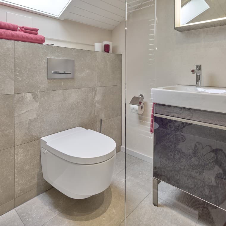 Vas WC cu funcţia de bideu inclusă AquaClean Mera Vas WC cu funcţia de bideu inclusă AquaClean Mera